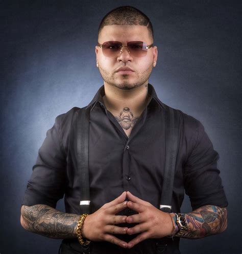 Farruko: 'Se apodera de HTV Premios Heat' - Wow La Revista