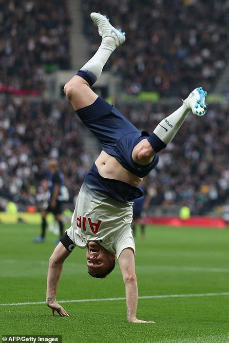 Tottenham icons such as Gascoigne come together to play at new stadium | Daily Mail Online