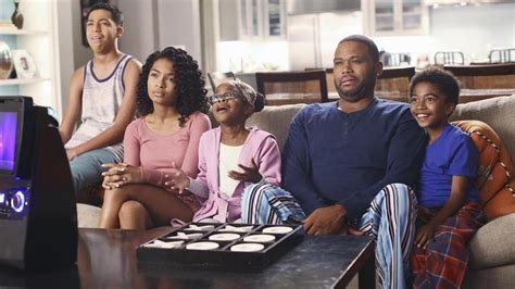 20 TV Comedies for the Entire Family - Motherly