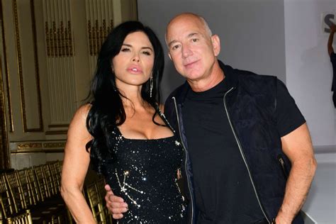 Jeff Bezos, Lauren Sánchez Attend Beverly Hills Pre-Oscars Event: Photo