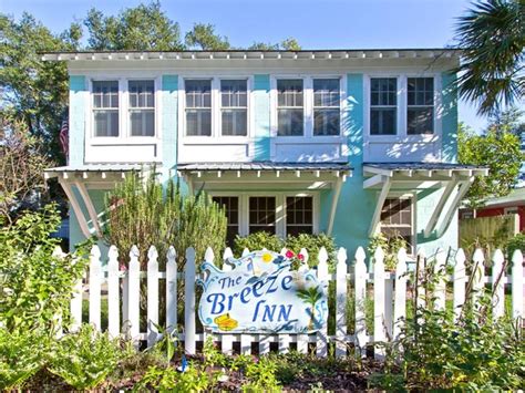 Mary Kay Andrews' Breeze Inn on Tybee Island - Hooked on Houses