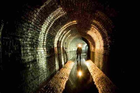 New York Underground : Explorer les grottes et catacombes de la ville ...