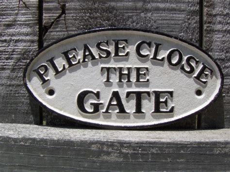 Vintage Please Close The Gate Sign Oval Metal Cast Iron