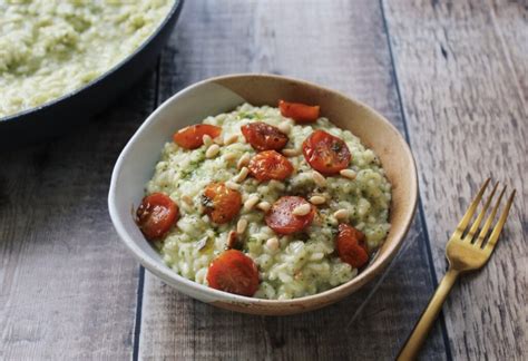 Easy Vegan Risotto (Pesto & Roasted Tomato) | Gina Burgess