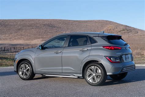 2022 Hyundai Kona EV gets smooth exterior redesign, updated interior - Drive Tesla Canada