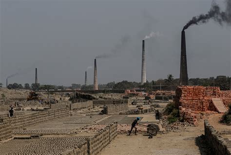 Photos show how industrial pollution and human waste are killing India ...