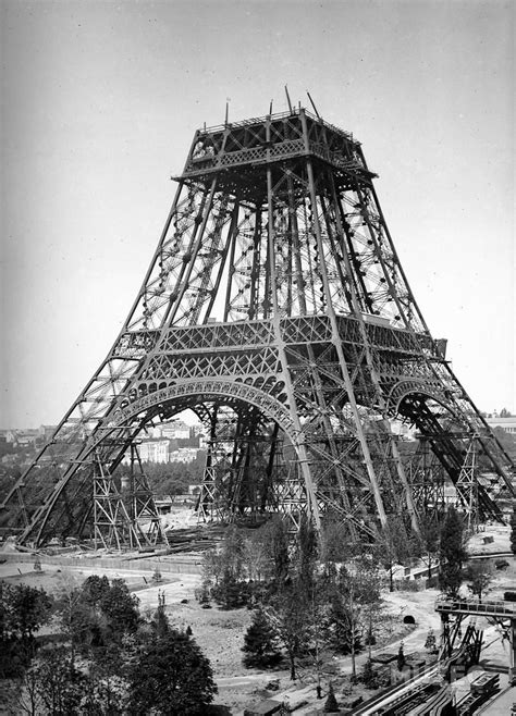 Paris ZigZag | Insolite & Secret | 23 infos insolites sur la Tour Eiffel