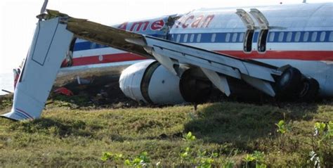 Crash of a Boeing 737-800 in Kingston | Bureau of Aircraft Accidents Archives