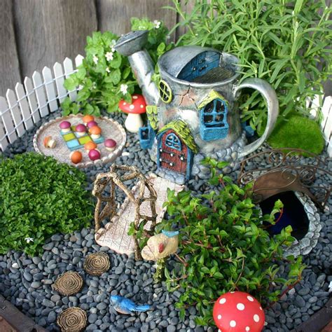 38 Super Easy DIY Fairy Garden Ideas ~ GODIYGO.COM