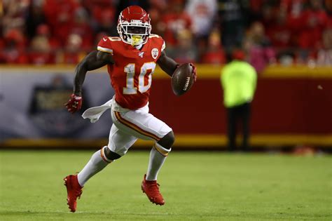 Tyreek Hill says he's ready to race anyone in the NFL