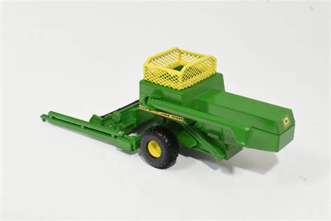 1/64 Custom John Deere 6601 Pull Type Combine - Daltons Farm Toys