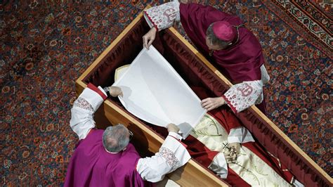 Faithful mourn Benedict XVI at funeral presided over by pope