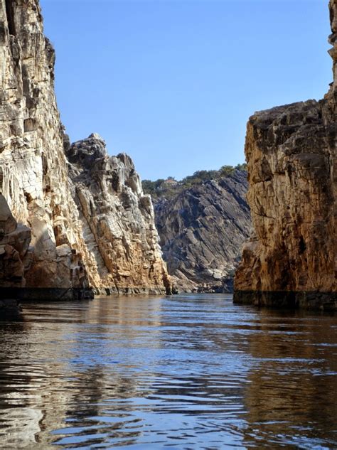 Bhedaghat - Boating in magnificent marble canyons!