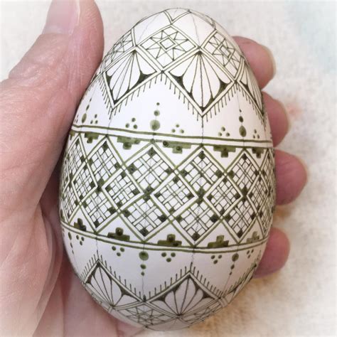 Beginning a pysanka. | Pysanky eggs pattern, Easter egg art, Egg shell art