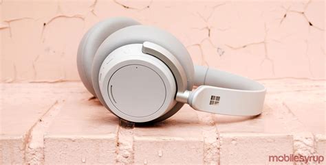 Microsoft Surface Headphones Review: A quiet pleasure, even in the cold