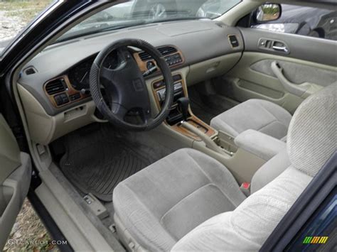 1995 Honda Accord EX Coupe interior Photo #59821460 | GTCarLot.com