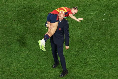 Fifa Opens Case Against Luis Rubiales After Kissing Soccer Player | Hot Sex Picture