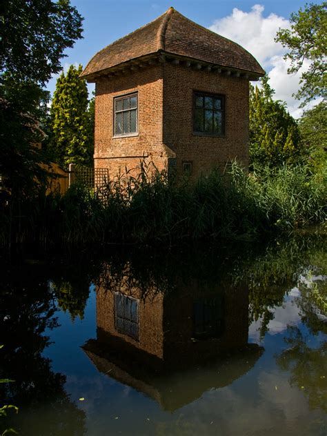 John Donne's House | An Elizabethan summerhouse that is part… | Flickr