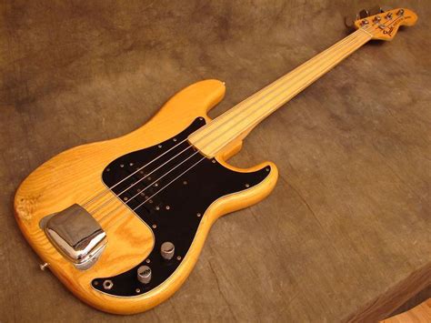 Photos of Vintage fender bass guitars, jazz bass and precision bass pictures