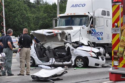 Tractor Trailer Accidents in Philadelphia | KM Injury Lawyers