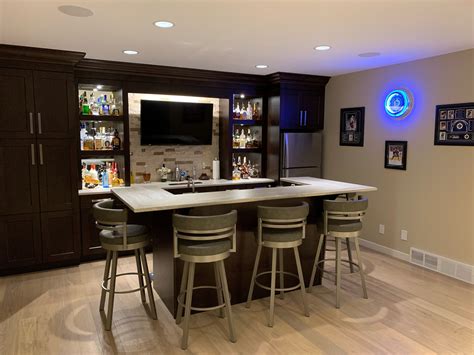 Basement Sports Bar Idea | Modern home bar, Bars for home, Basement ...