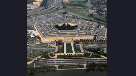 Violence outside Pentagon building leaves 1 police officer dead