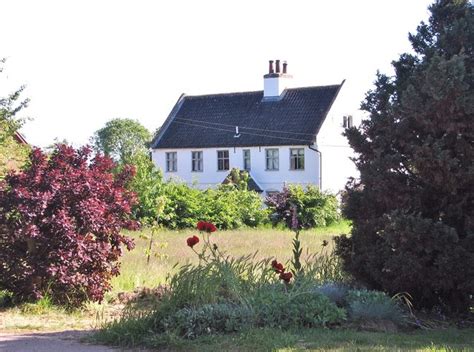 A farmhouse in Claxton © Evelyn Simak :: Geograph Britain and Ireland