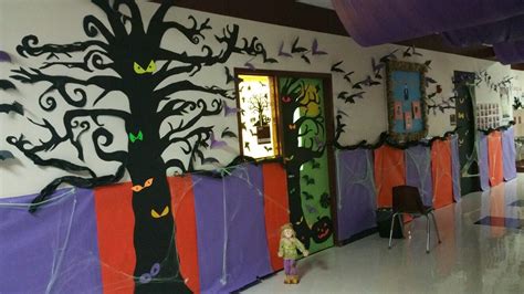 Decorating school hallway with Halloween theme | School halloween decorations, Halloween ...