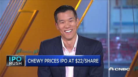 Former Chewy board member explains the company's advantage over Amazon