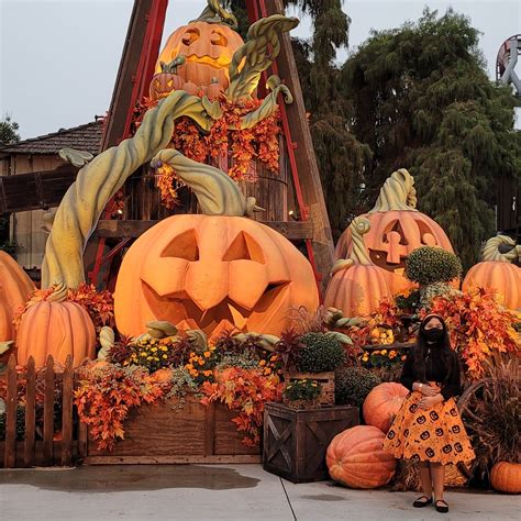 Knott’s Berry Farm Gets Spooky to Celebrate the Halloween Season — Cleverly Catheryn