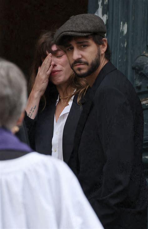 Photo : Lou Doillon, Ben Attal - Arrivées des célébrités aux obsèques ...