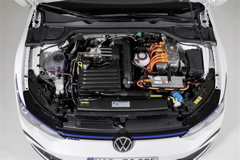 2021 Volkswagen Golf 8 GTE Hybrid Hot Hatch Hits 143 MPH in Autobahn ...