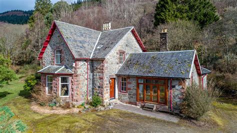 Stunning Loch Lomond lodge with private beach for sale - Deadline News