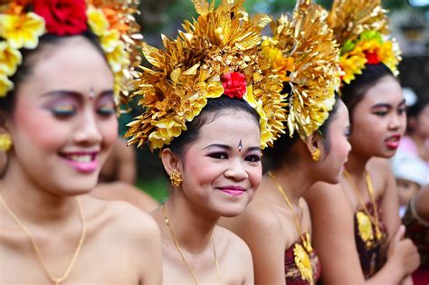 Balinese Girl | Balinese girl, Sanur beach, Balinese