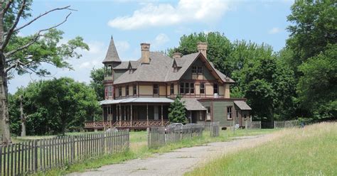 Staten Island’s historic, haunted Kreischer Mansion is for sale - Curbed NY