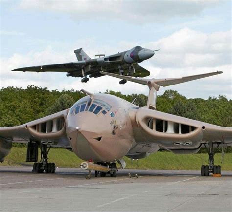 Vulcan over Victor @ Elvington : r/aviation