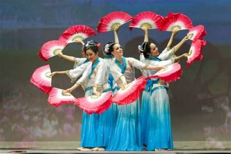 Story about Chinese/Korean Fan Dance ~ #RRWW Your Unique Wedding Partner!