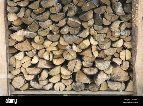 Pile of fire wood Stock Photo - Alamy