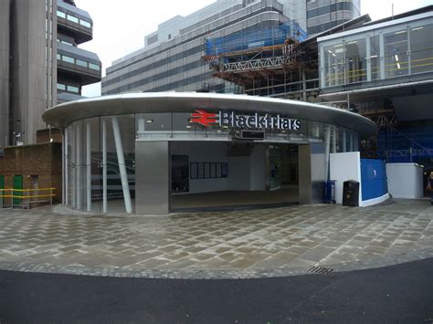 London - Blackfriars Station Entrance © Chris Talbot cc-by-sa/2.0 :: Geograph Britain and Ireland