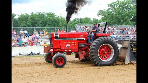 13,000lb. Farm Stock Tractors Pulling At Laurelton - YouTube