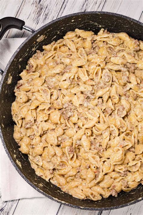 Ground Beef Alfredo is a creamy pasta recipe loaded with hamburger meat, garlic puree, Itali ...