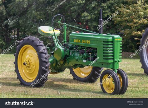 920 Vintage John Deere Tractor Images, Stock Photos, 3D objects ...