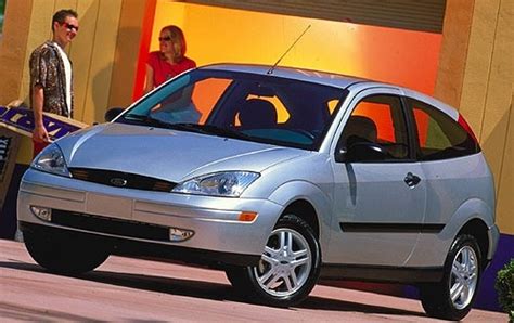 Used 2000 Ford Focus Hatchback Review | Edmunds