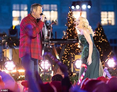 Gwen Stefani and Blake Shelton lovingly serenade each other during duet ...