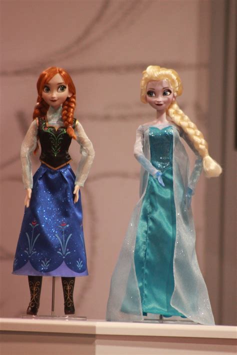 Anna & Elsa Disney Store Singing Dolls - Frozen Photo (35320582) - Fanpop