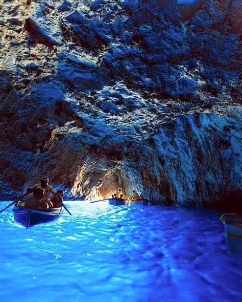 Grotta Azzurra, The Blue Grotto Capri, Italy, Cave, Ocean | Capri italy blue grotto, Capri italy ...