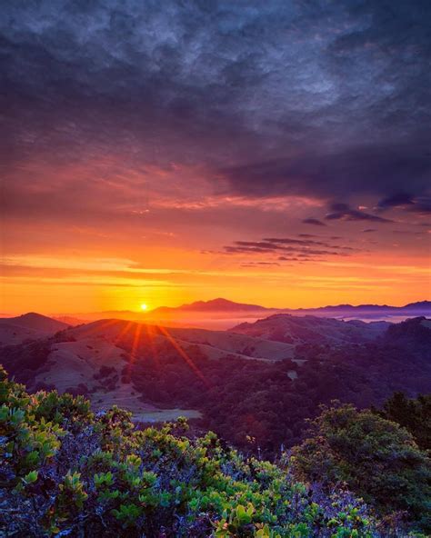 Sunset in the rolling hills of California. | Beautiful scenery pictures, Pretty landscapes ...