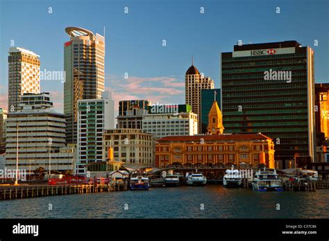 Cityscape of Auckland harbour Stock Photo - Alamy