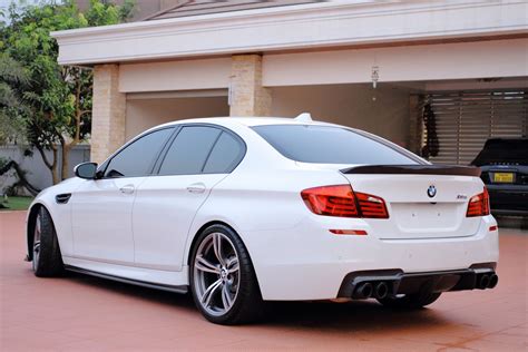 White BMW M5 - Stunning Luxury Car