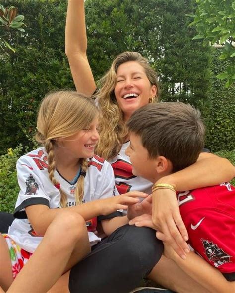 Gisele Bundchen delights fans with rare photo with her two children ...